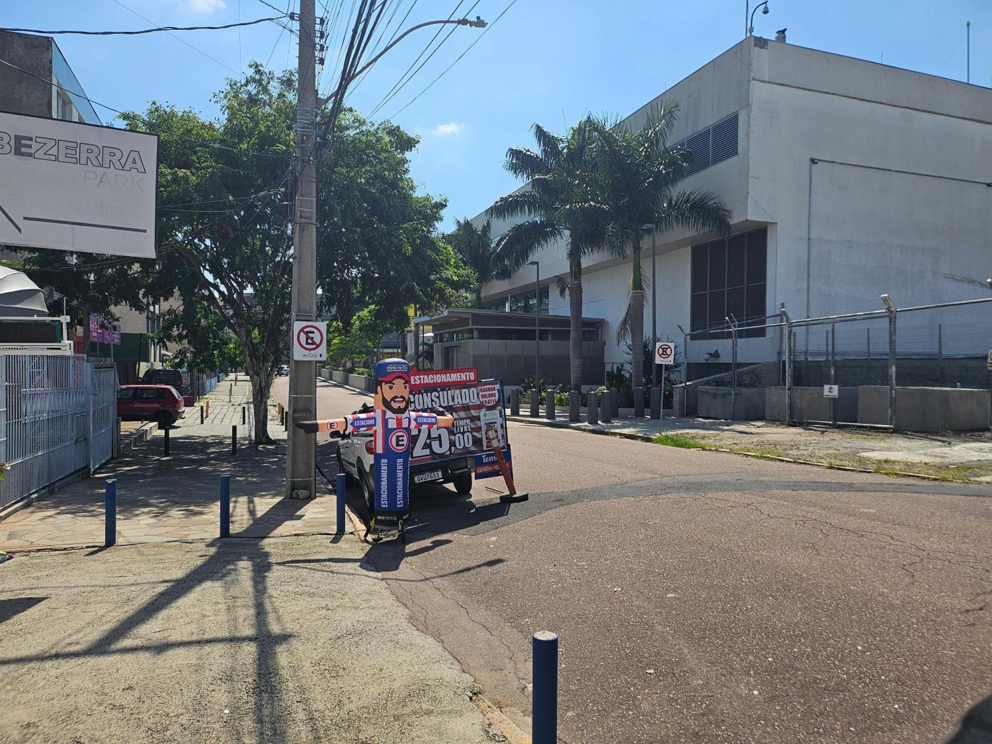 Consulado Americano Apartamento 50 Metros Da Entrada Para Visto Consulado Eua Porto Alegre Com Garagem Exterior foto